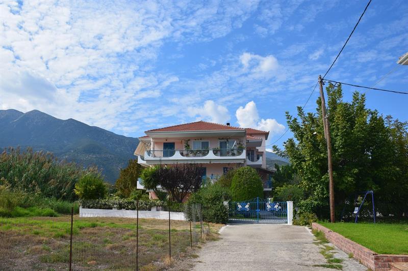 Отель Sunny Garden Нидри Экстерьер фото