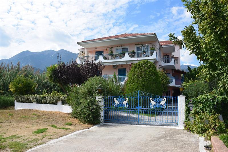 Отель Sunny Garden Нидри Экстерьер фото